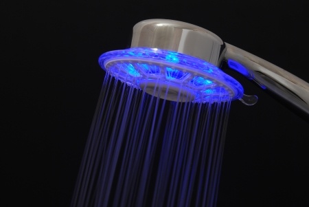 Wellness Shower: LED-Dusche mit blauem Licht